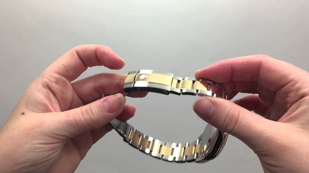 How to Adjust the Length of Your Rolex Bracelet with the Easylink Comfort Extension Link