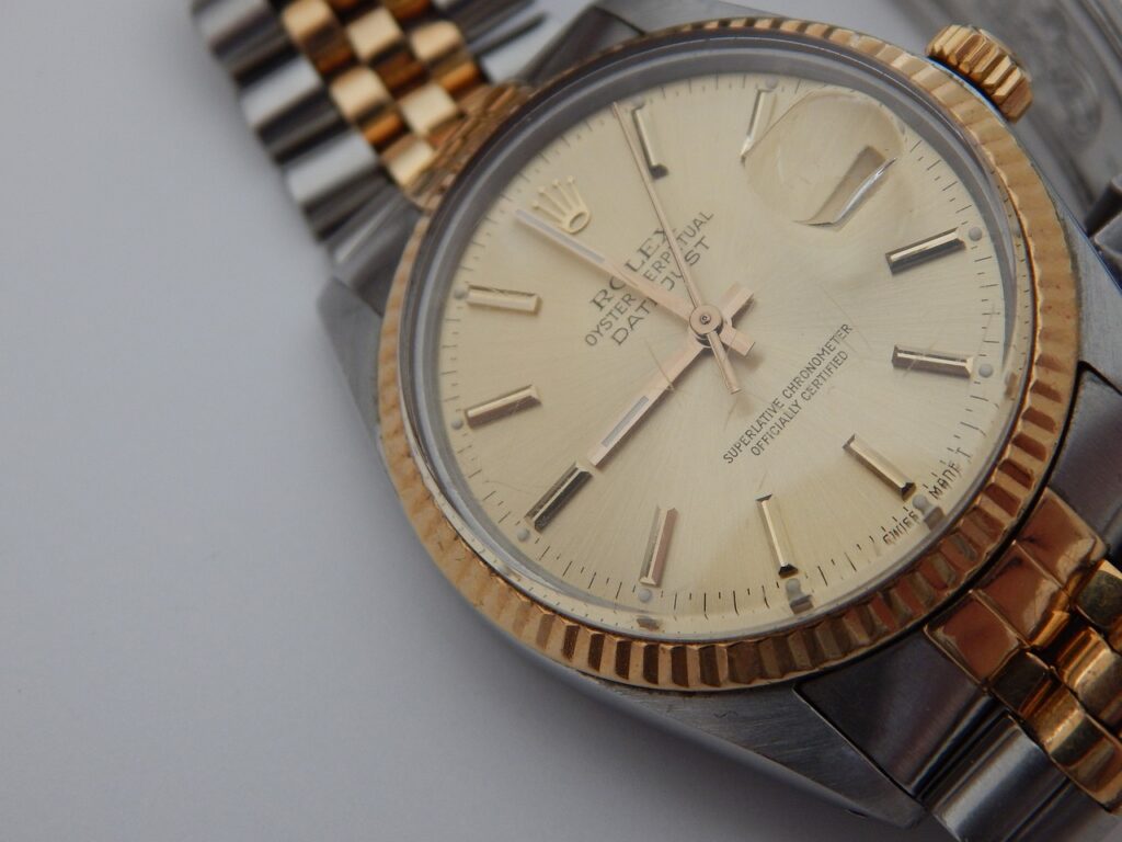 Restoration of a Rolex Datejust - A Million Years with No Service! Its Not Pretty Inside!