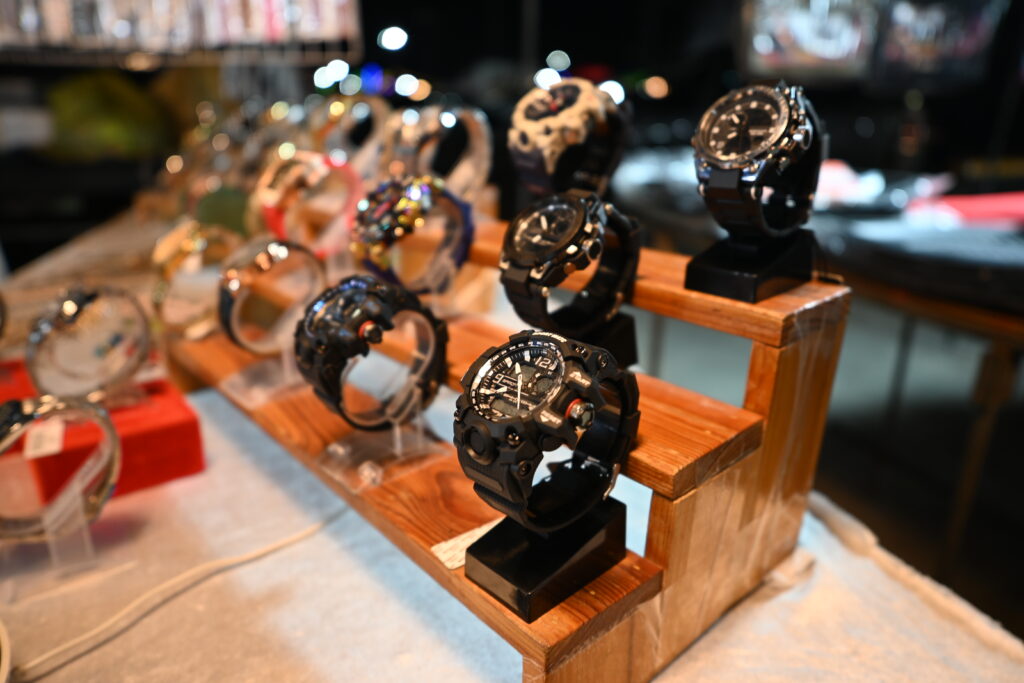 How to negotiate watch prices at an authorized dealer